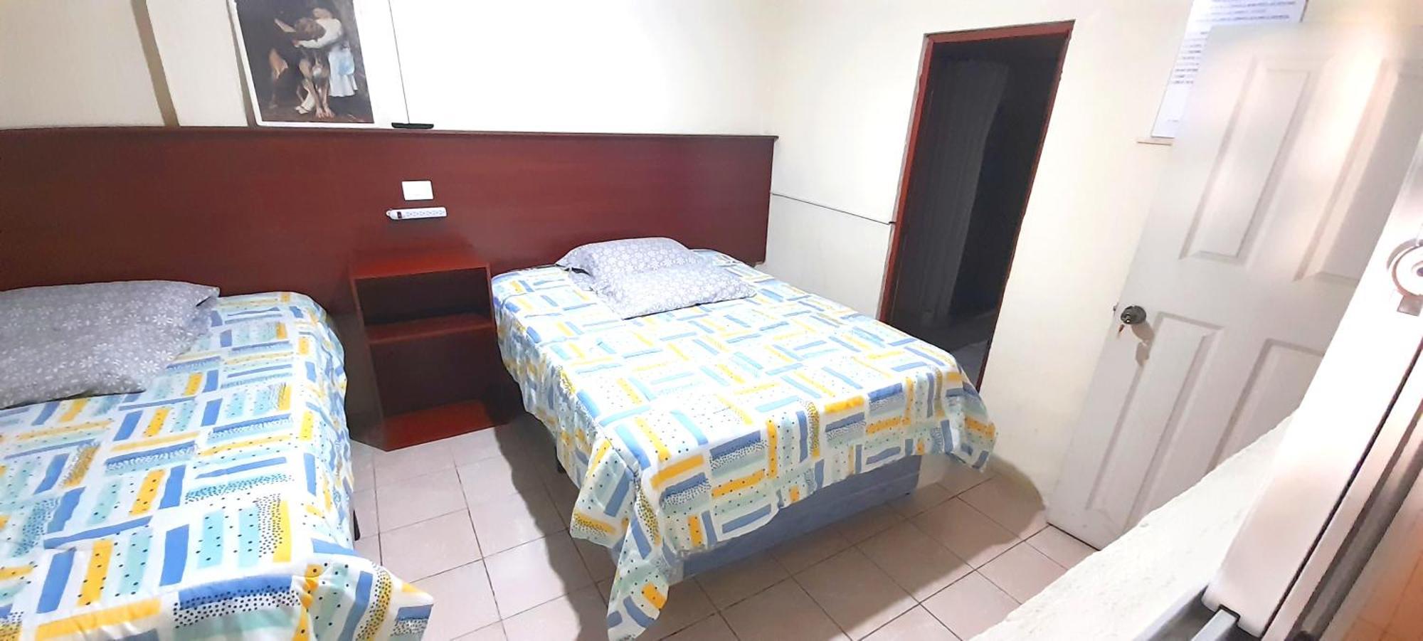 Hotel Ideal, Your House In קצאלטננגו מראה חיצוני תמונה